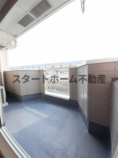 バルコニー　バルコニーからの眺めを楽しみながら食事をしませんか