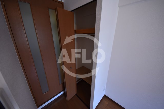 収納　アスヴェル天満橋　クローゼット