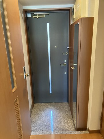 玄関　※別部屋参考写真