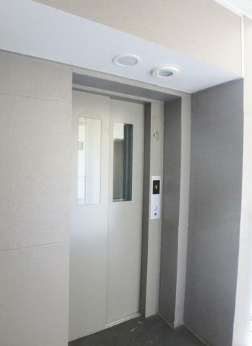 ロビー　エレベーター