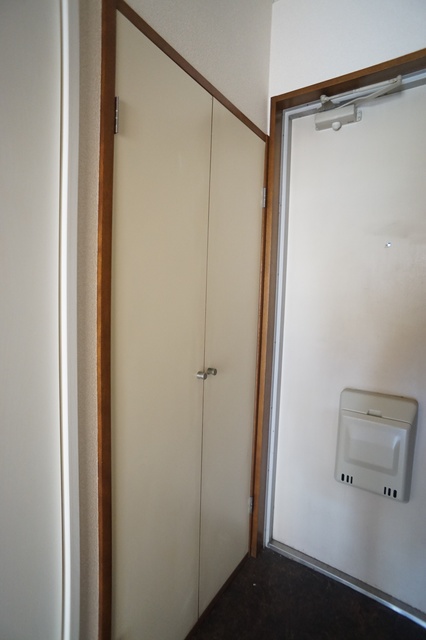 玄関　参考画像　同建物別部屋