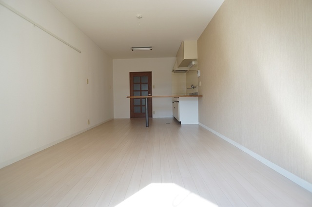 居室・リビング　参考画像　同建物別部屋