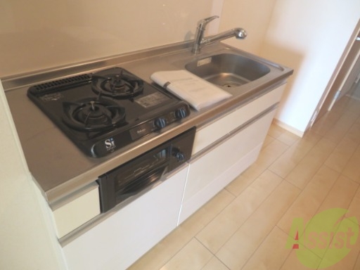 キッチン　便利なシステムキッチンです。お魚も焼けますね。