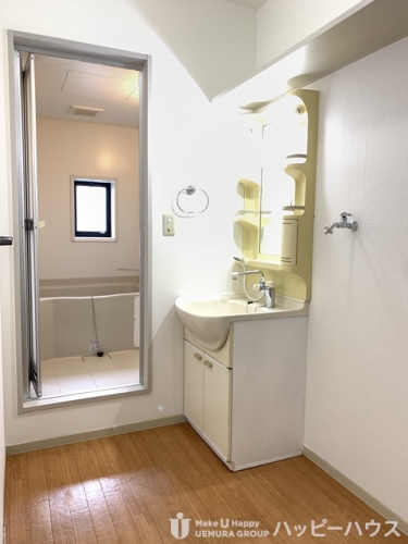 洗面設備　別系統のお部屋になります。現状を優先します。内覧の程よろしく