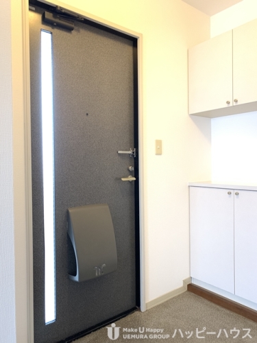 玄関　別系統のお部屋になります。現状を優先します。内覧の程よろしく