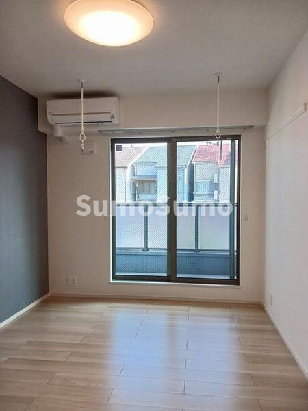 その他部屋・スペース　開放的な寝室です