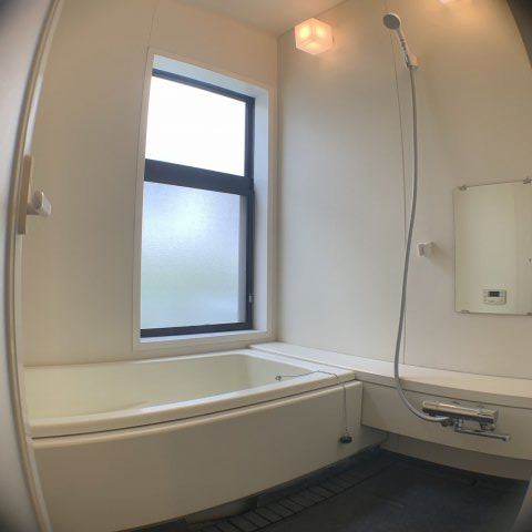 バス・シャワールーム　追い焚き機能付きで便利です！