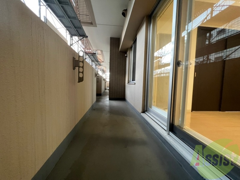 バルコニー　窓を開けると風通しも良く、気分も上がりそう！