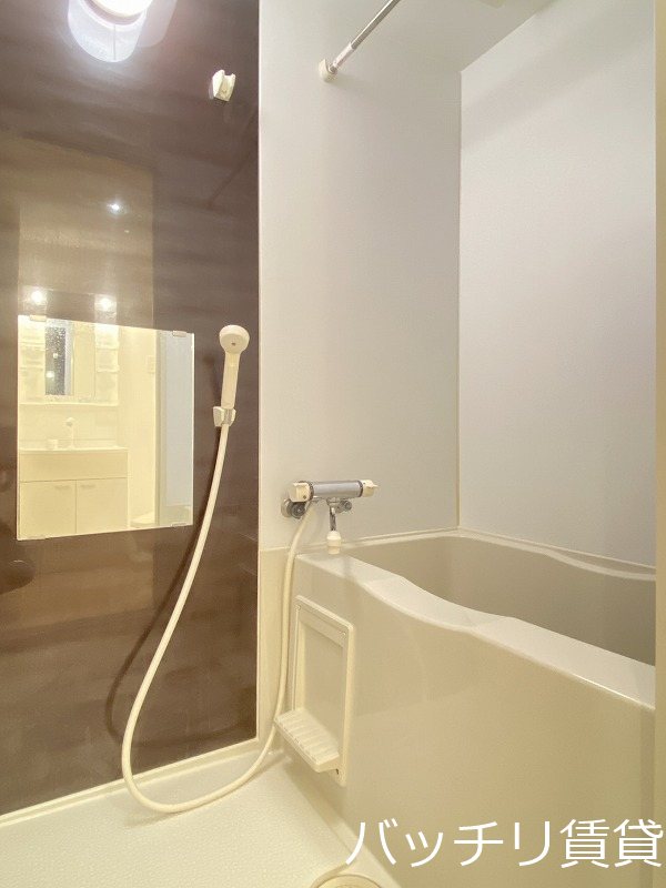 バス・シャワールーム　画像は別号室タイプの為、現状を優先致します。