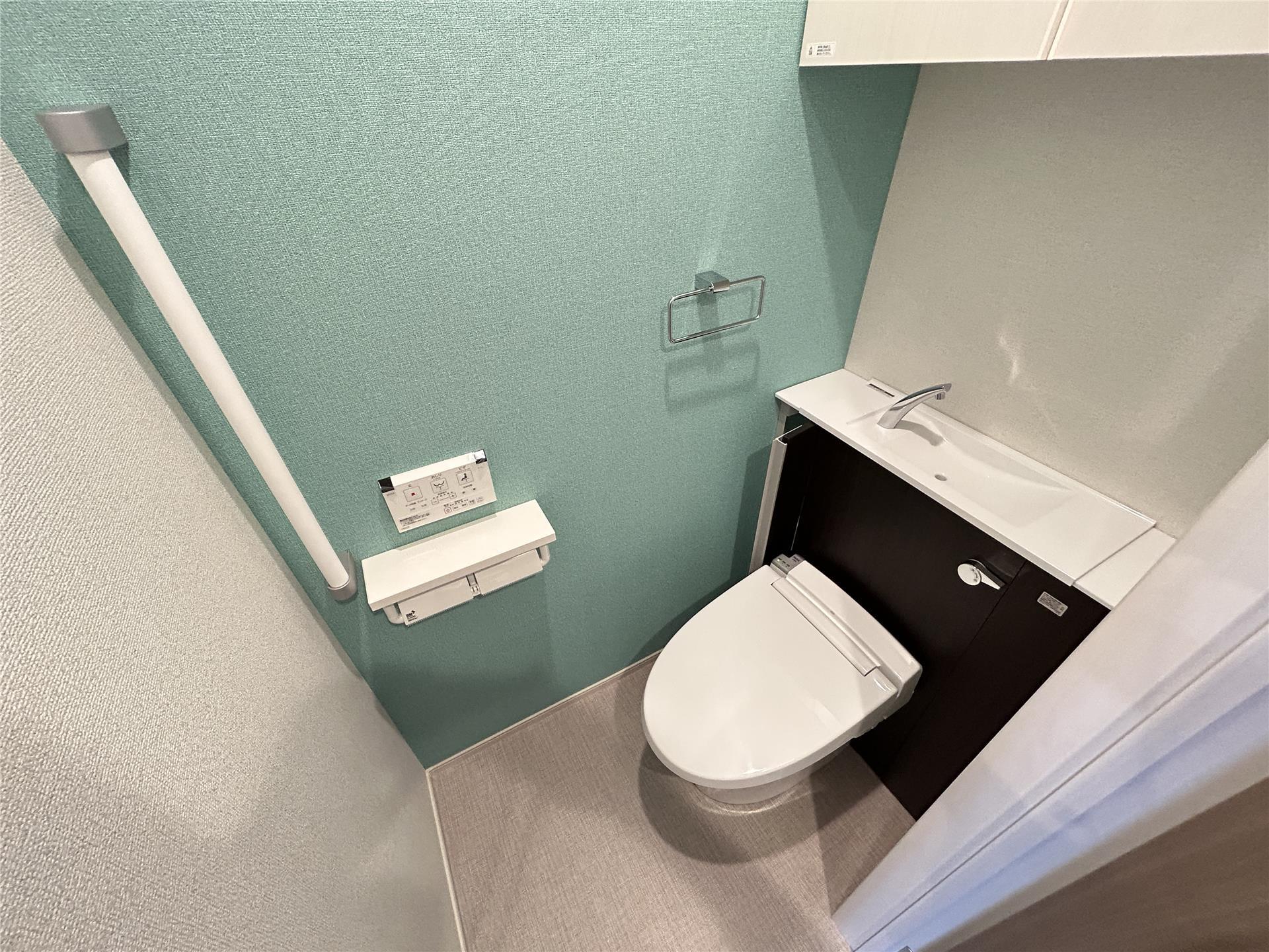 トイレ　温水洗浄暖房便座付トイレ