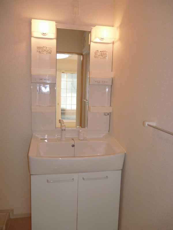 洗面設備　スペースが確保できる洗面所です