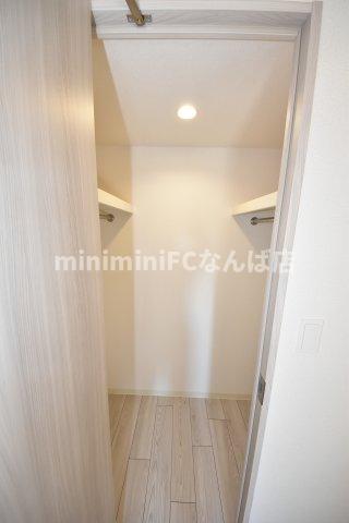 収納　左右ハンガーパイプあり奥行きもあります