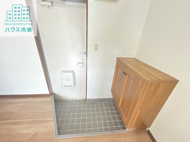 玄関　※同タイプ別号室のお写真です