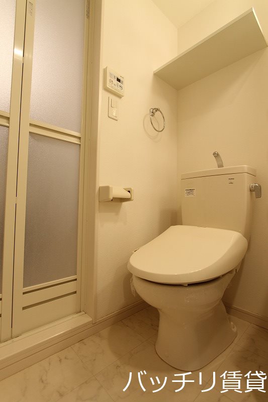 トイレ　別号室タイプの為、現状を優先いたします