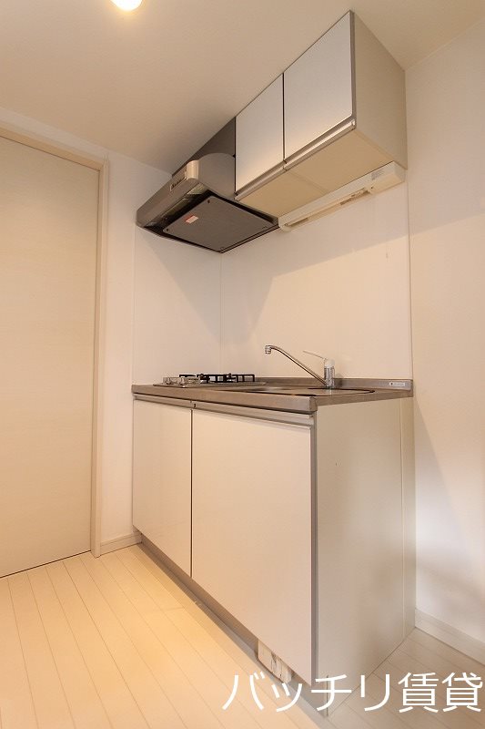 キッチン　別号室タイプの為、現状を優先いたします