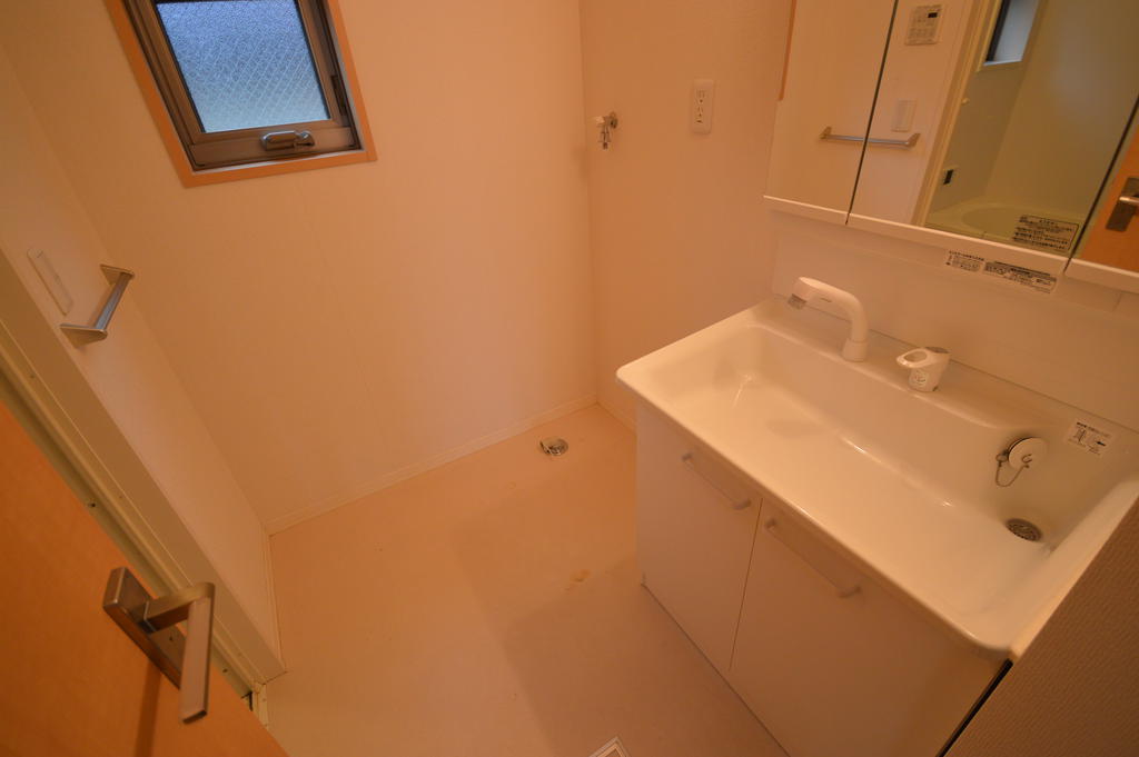 洗面設備　参考写真、現況優先です