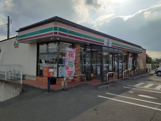 コンビニ　セブンイレブン勝沢店（コンビニ）まで1600m