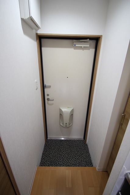 玄関　同物件別号室の写真です。