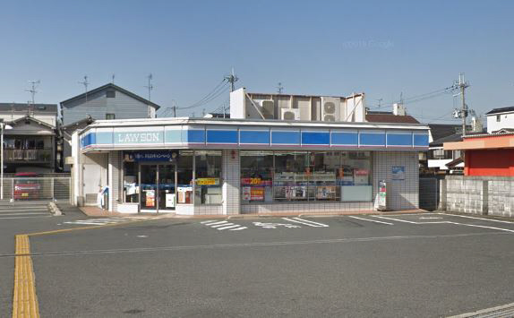 コンビニ　ローソン（コンビニ）まで700m