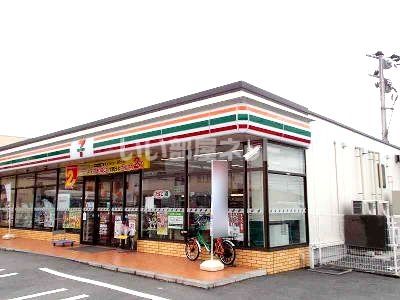 コンビニ　セブンイレブン 姶良東餅田店（コンビニ）まで900m