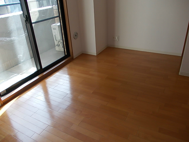 居室・リビング　綺麗なフローリング