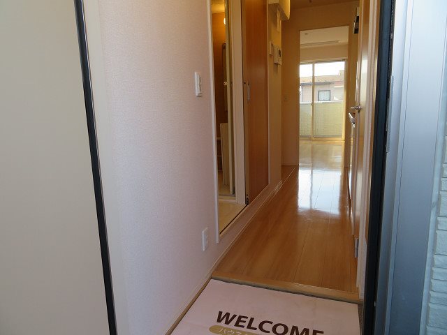 玄関　※別部屋参考写真