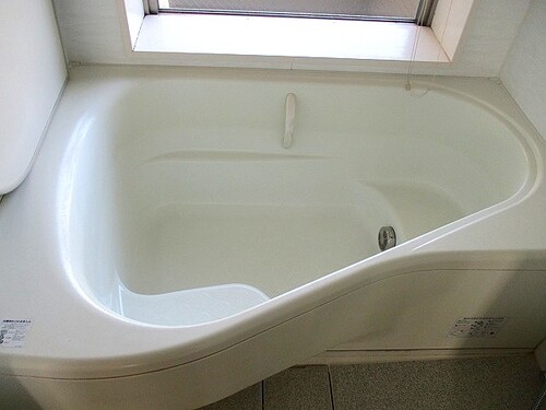 バス・シャワールーム　浴室に窓あり