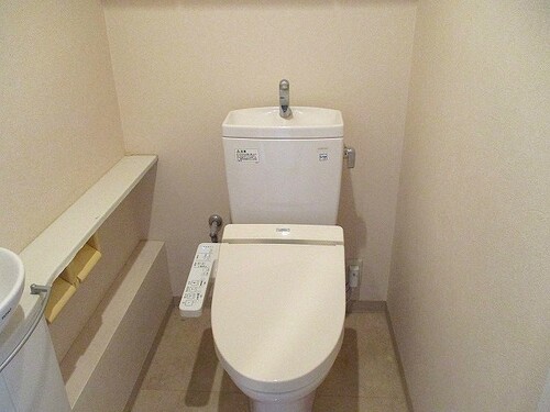 トイレ　温水洗浄便座