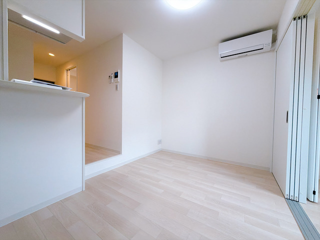 リアコート千里丘INORTHの居間写真