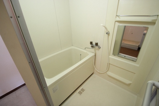 バス・シャワールーム　※別部屋の写真です