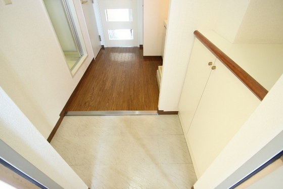 玄関　※別部屋の写真です