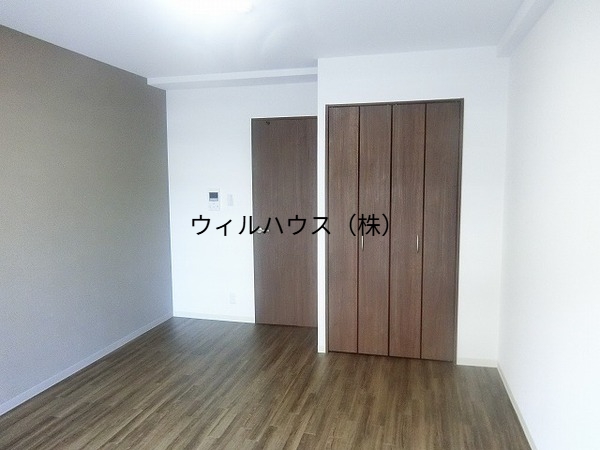 居室・リビング　広々とした洋室！