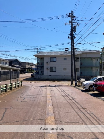 その他　前面道路（その他）まで0m