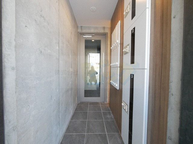 エントランス　宅配ボックス完備です♪