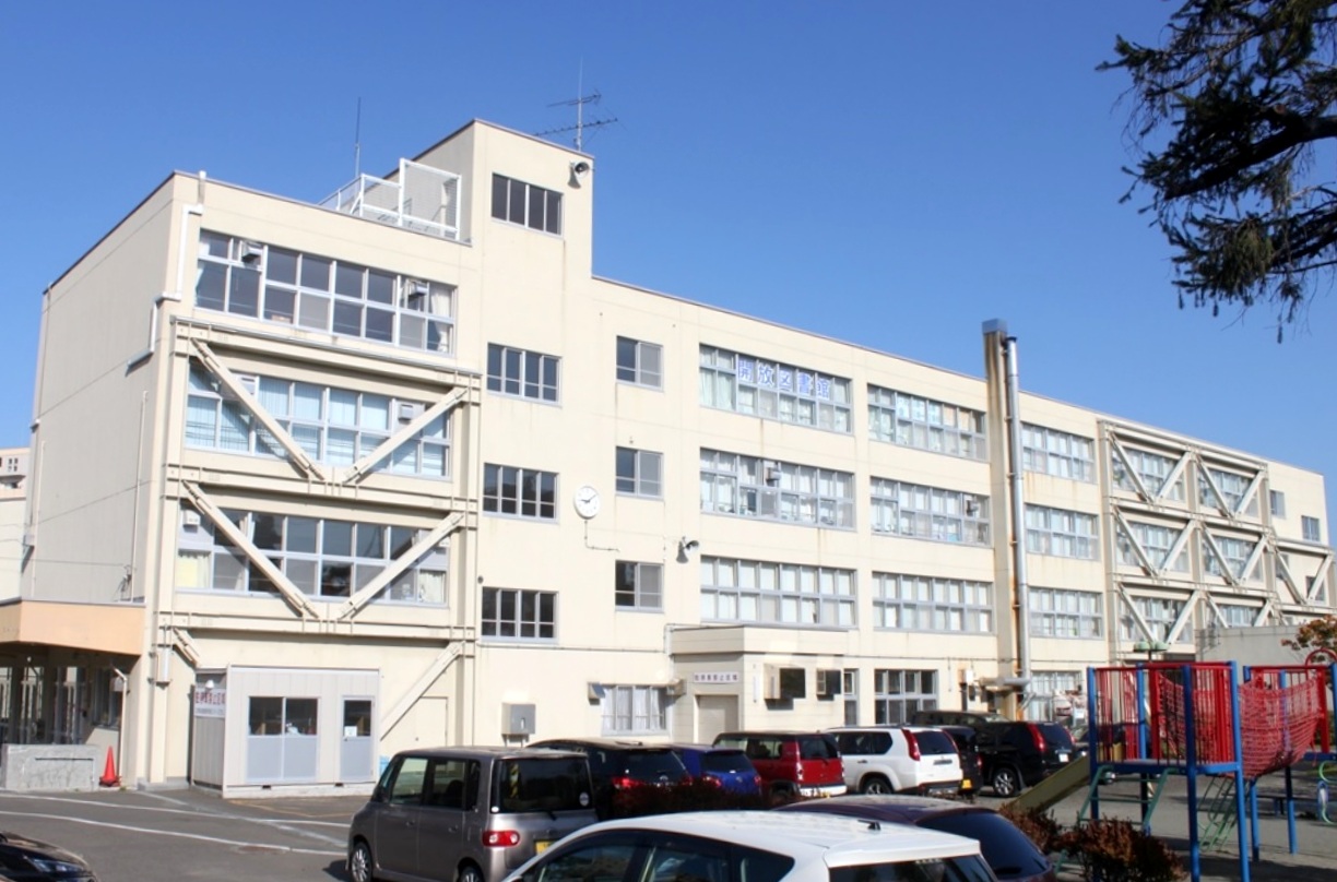 小学校　札幌市立豊平小学校（小学校）まで307m