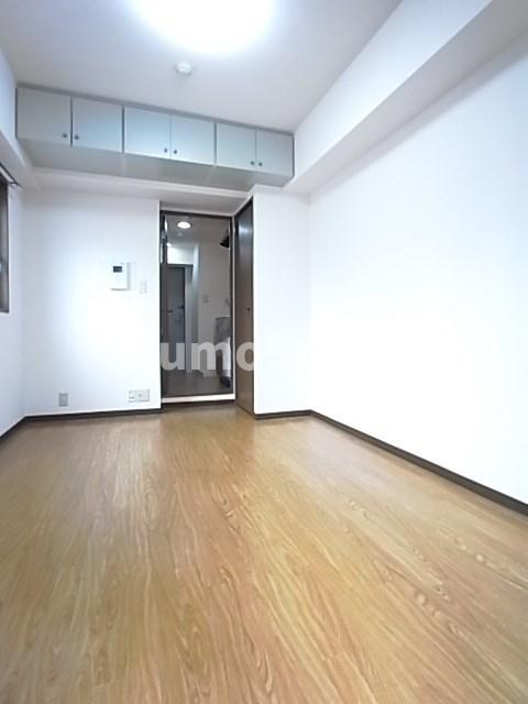 その他部屋・スペース　開放的な寝室です