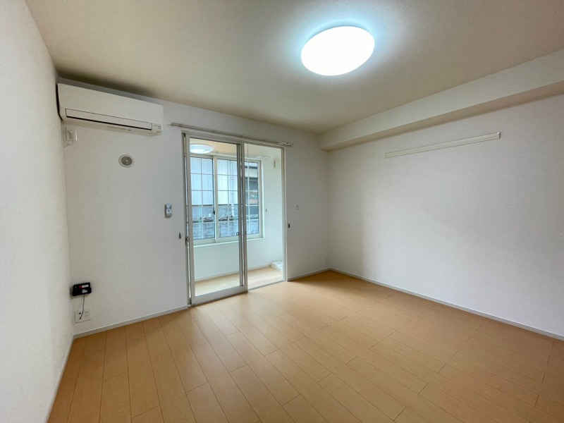 居室・リビング　※反転部屋参考写真