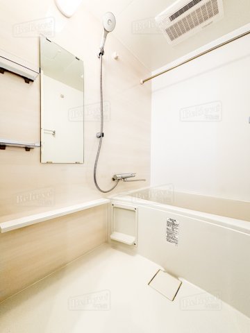 バス・シャワールーム　浴室乾燥機付きのお風呂です♪