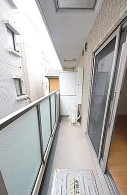 バルコニー　別部屋の写真を使用しております。