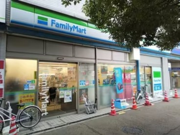 コンビニ　ファミリーマート 西新井駅東口店（コンビニ）まで455m