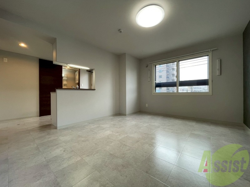 居室・リビング　広々としたリビングですね。使い勝手がよさそうですね！