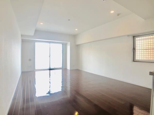 居室・リビング　こちらのリビングで趣味の時間をお楽しみください