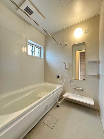 バス・シャワールーム　追い焚き機能・浴室暖房乾燥機付きバスルーム♪雨の日のお洗濯に