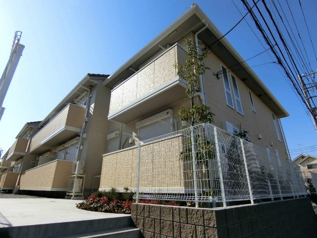 建物外観　ブルーライン「新羽」駅まで徒歩圏内！ドラッグストアやコンビニ