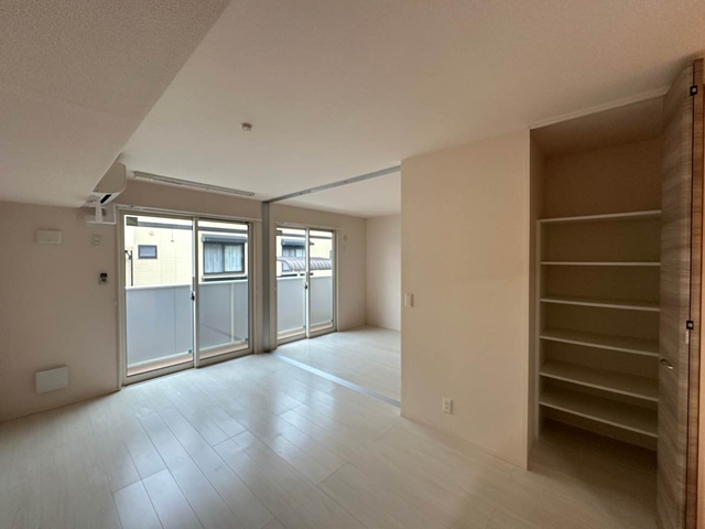 居室・リビング　南向きリビングダイニングキッチン12.2帖☆バルコニーに繋が