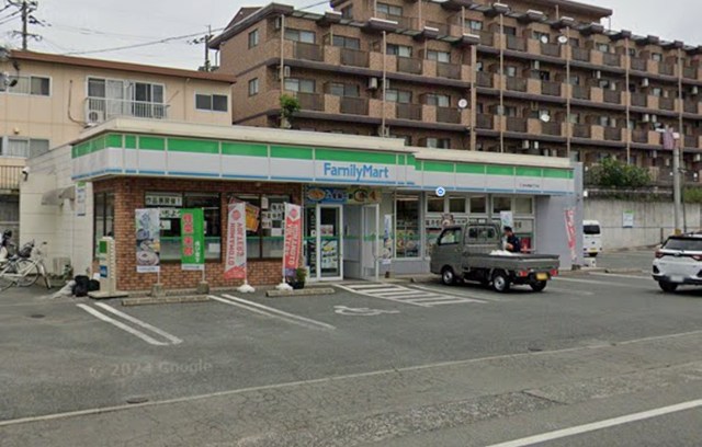 コンビニ　ファミリーマート　熊本黒髪６丁目店（コンビニ）まで200m