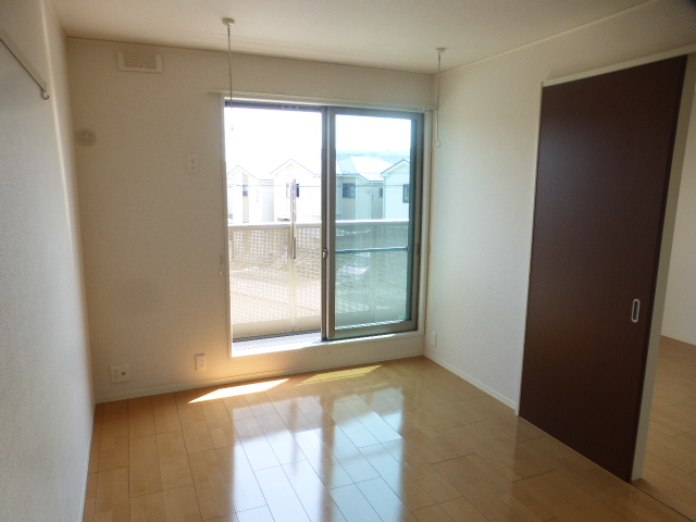 その他　南側洋室6帖　室内物干し付