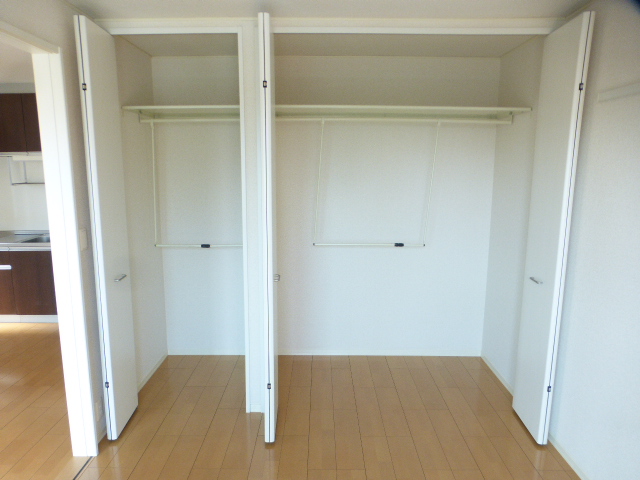収納　北側洋室内にワイドクローゼット付