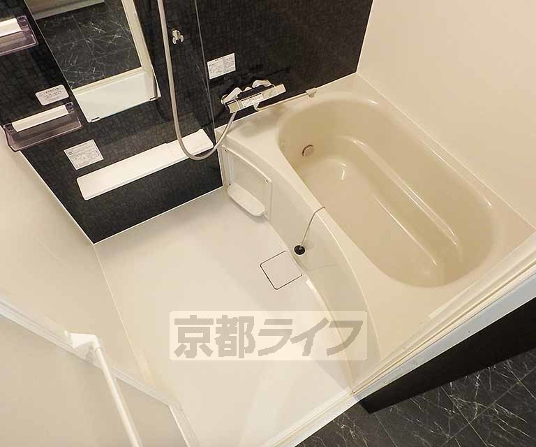 バス・シャワールーム　追い焚き機能付きの浴室！