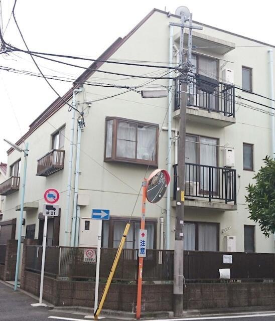 建物外観　3階建